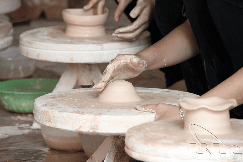 Khách du lịch đến đây có thể trải nghiệm hoạt động làm gốm thú vị (Nguồn: Cục Du lịch Quốc gia Việt Nam)